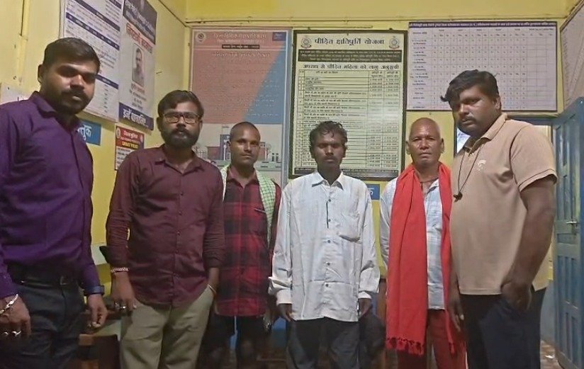 परिवार जिसे मृत मानकर कर चुका था श्राद्ध, वो धमतरी में जिंदा मिला