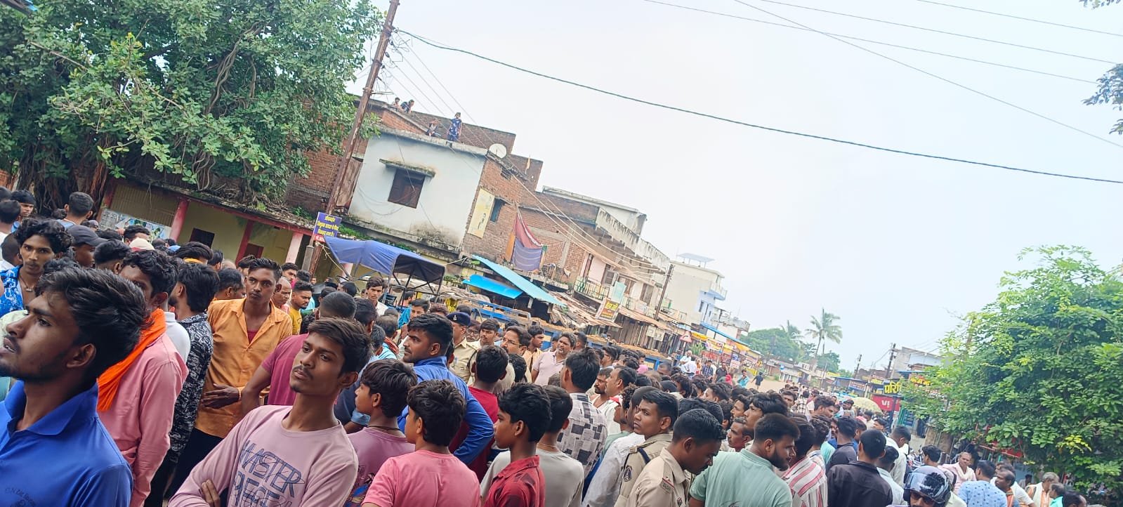 रक्षाबंधन के दिन दर्दनाक हादसा, लोगो ने किया सड़क जाम