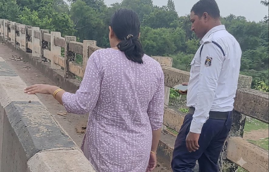 दुर्ग पुलिस ने महिला को आत्महत्या करने से मनाया। राखी पर भाई का फर्ज निभाया