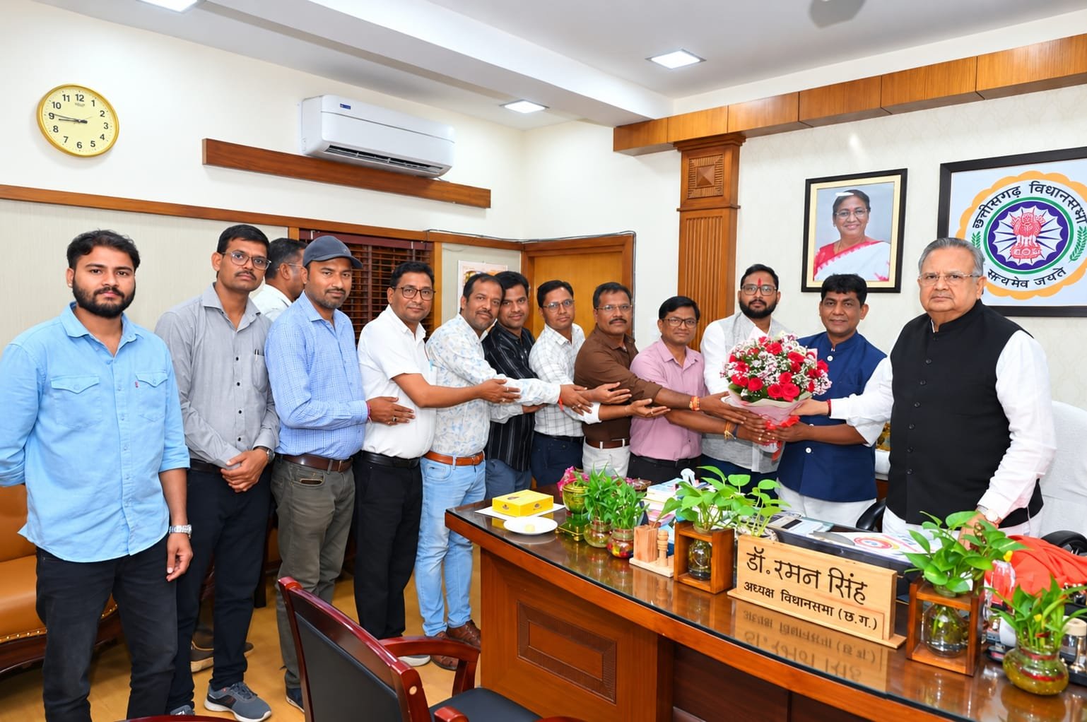 वेतन विसंगति पर सहायक शिक्षक फेडरेशन ने की विधानसभा अध्यक्ष से मुलाकात