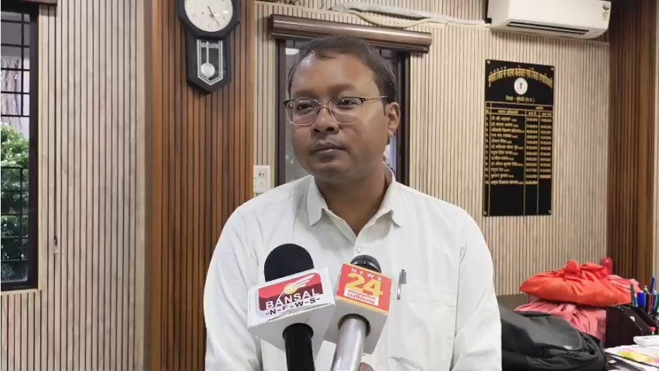 IAS Amrit Topno ने पेश की मिसाल
