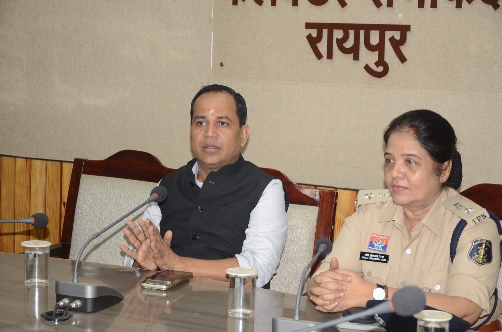 रायपुर कलेक्टर डॉ. गौरव सिंह और पत्नी डॉ. सुनीता सिंह का देहदान संकल्प