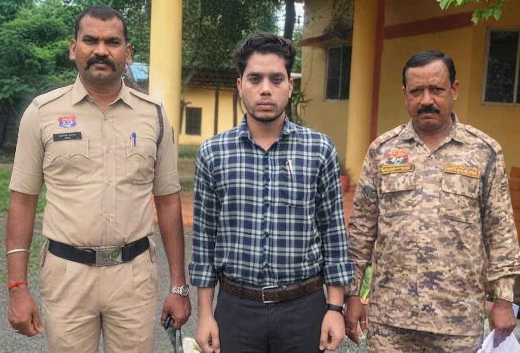 नाबालिग से छेड़छाड़ के आरोप में शिक्षक गिरफ्तार, 12 घंटे में डोंगरगांव पुलिस की कार्रवाई