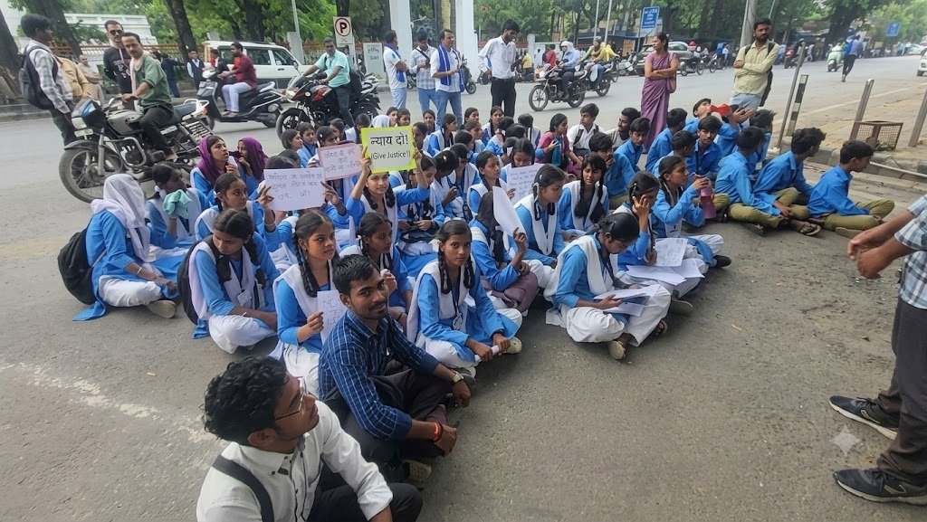बिलासपुर में छात्राओं का प्रदर्शन