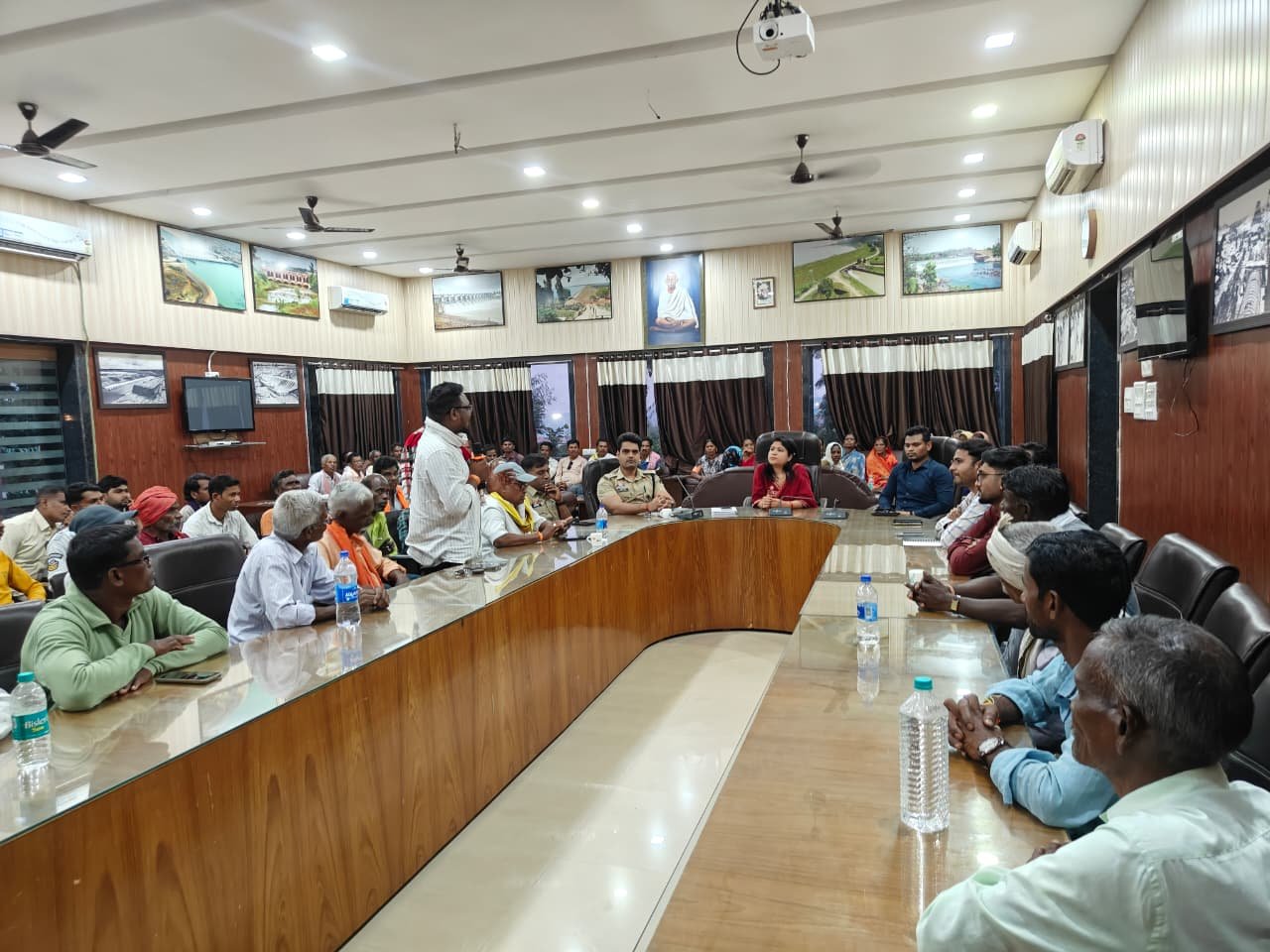 गंगरेल बांध प्रभावितों का तीन दिन से जारी जल सत्याग्रह समाप्त।